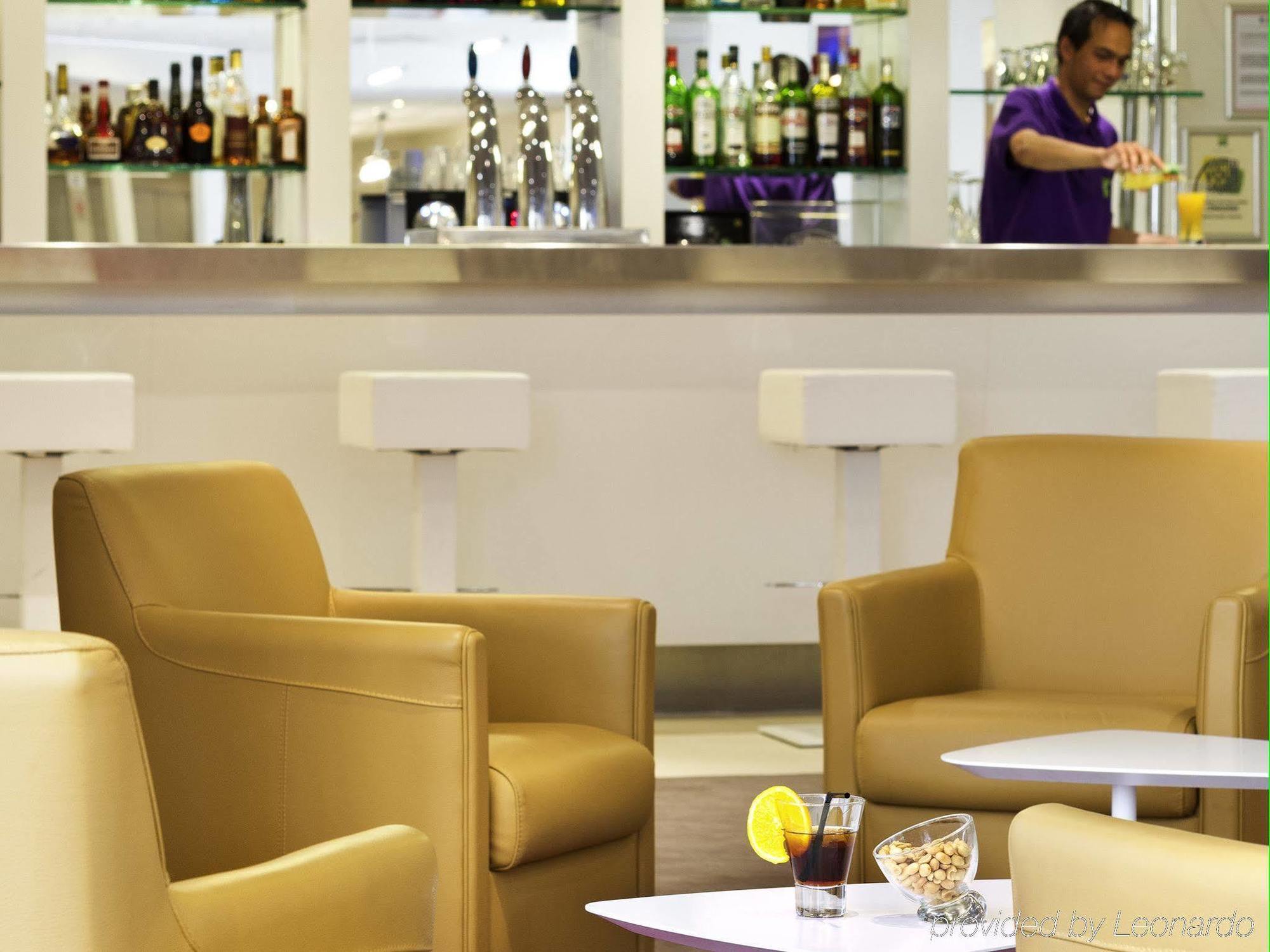 Mercure Paris Le Bourget Aeroport Ле Блан-Менил Ресторант снимка