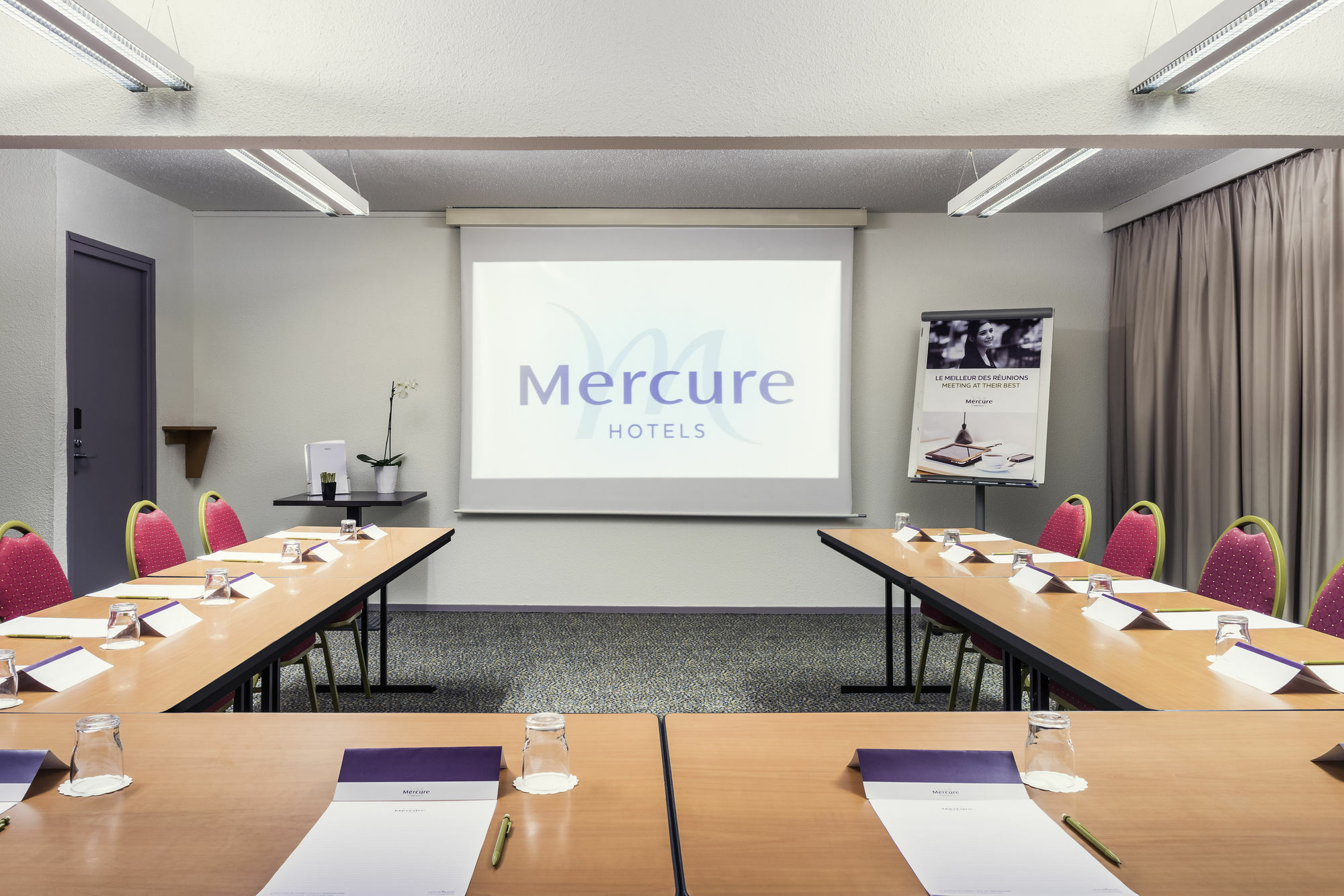Mercure Paris Le Bourget Aeroport Ле Блан-Менил Екстериор снимка