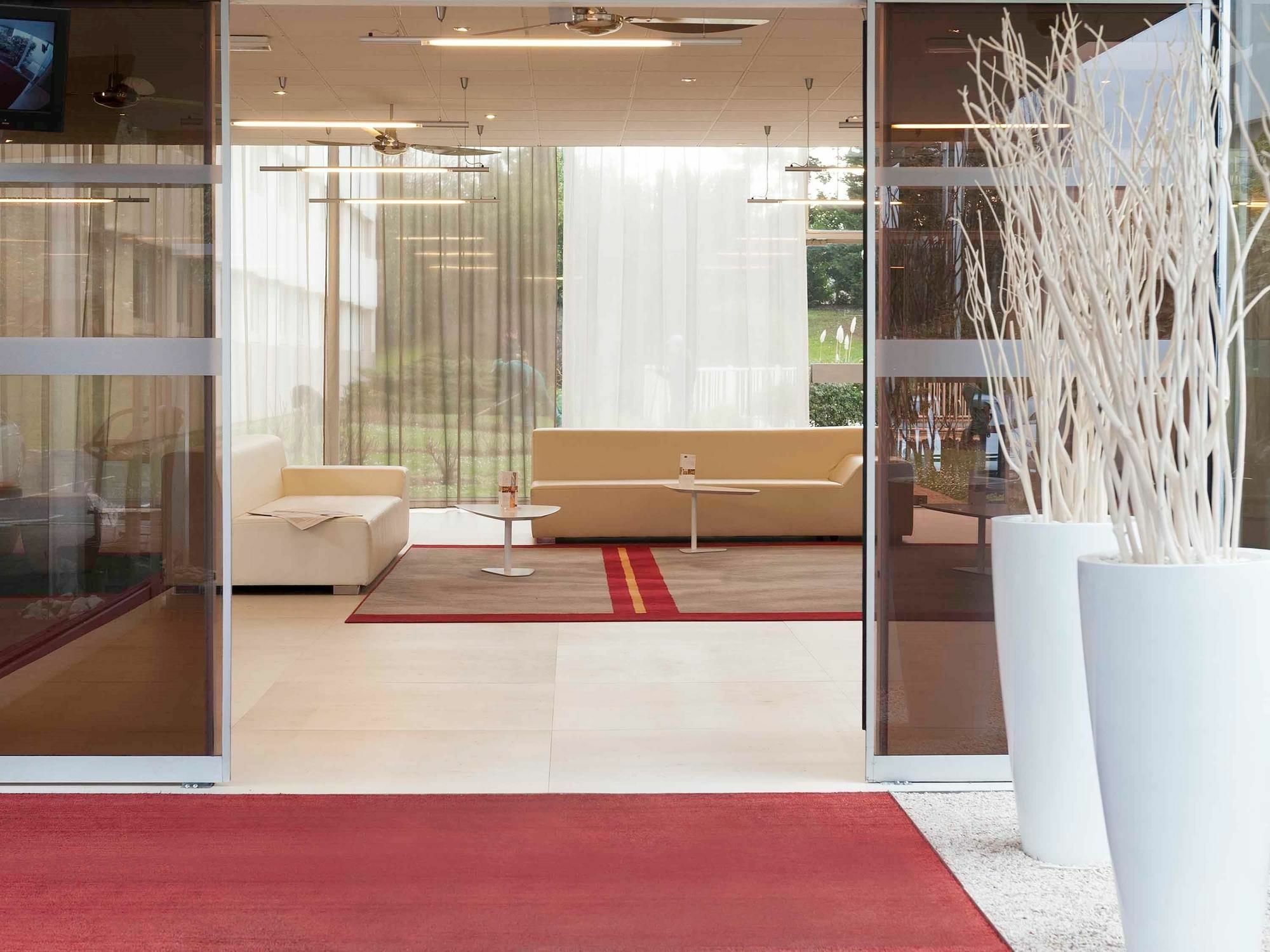 Mercure Paris Le Bourget Aeroport Ле Блан-Менил Екстериор снимка